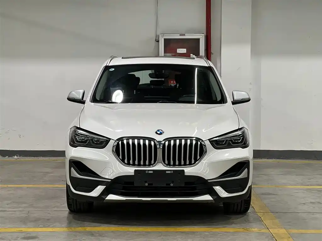 BMW X1 2022 sDrive20Li Fashion фото 2