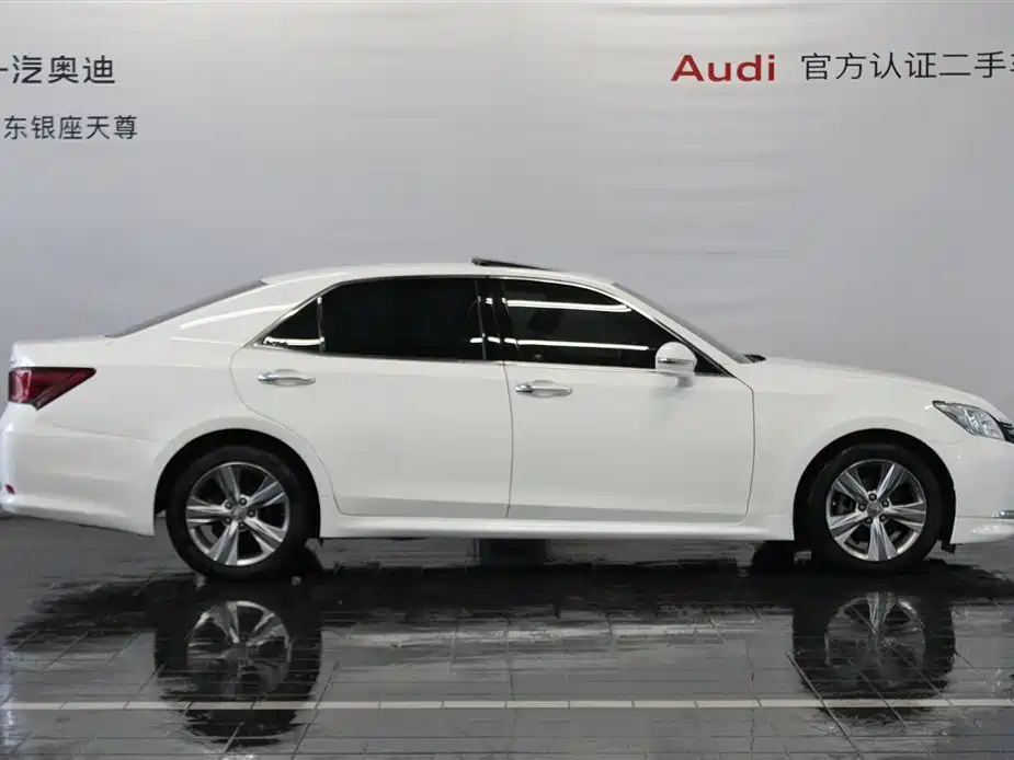 Toyota Crown 2015 2.0T Fashion фото 4