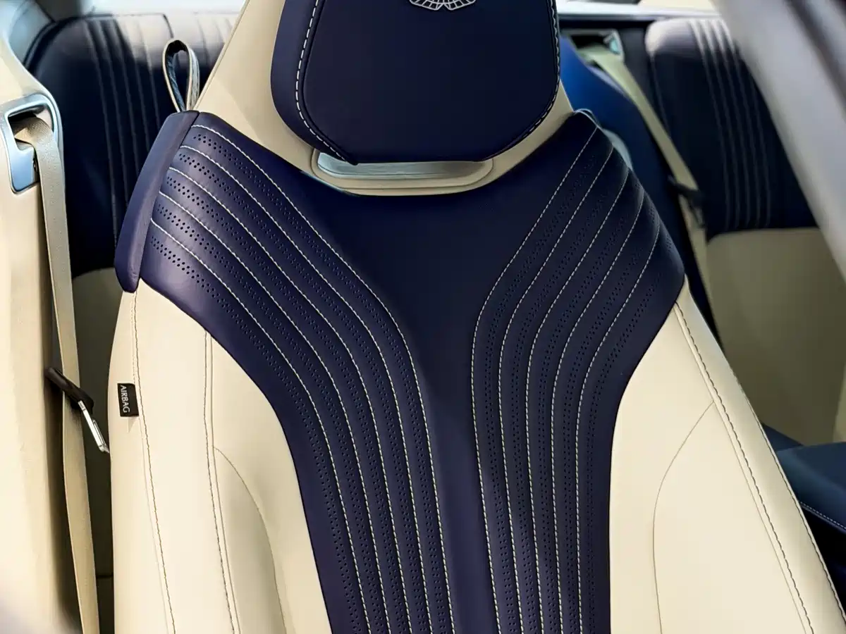 Фото 9 - Aston Martin DB11