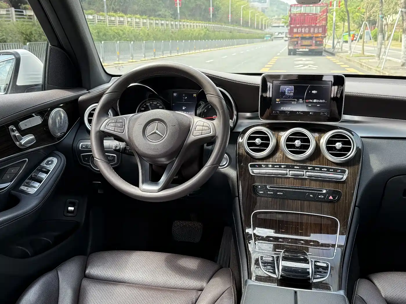Mercedes-Benz GLC 2017 GLC 260 4MATIC Luxury фото 14
