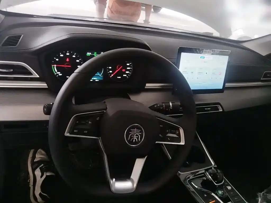 Фото 10 - BYD Qin New Energy