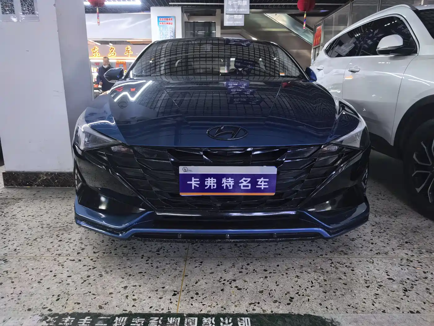 Hyundai Elantra 2021 1.5L CVT LUX Premium Edition фото 2
