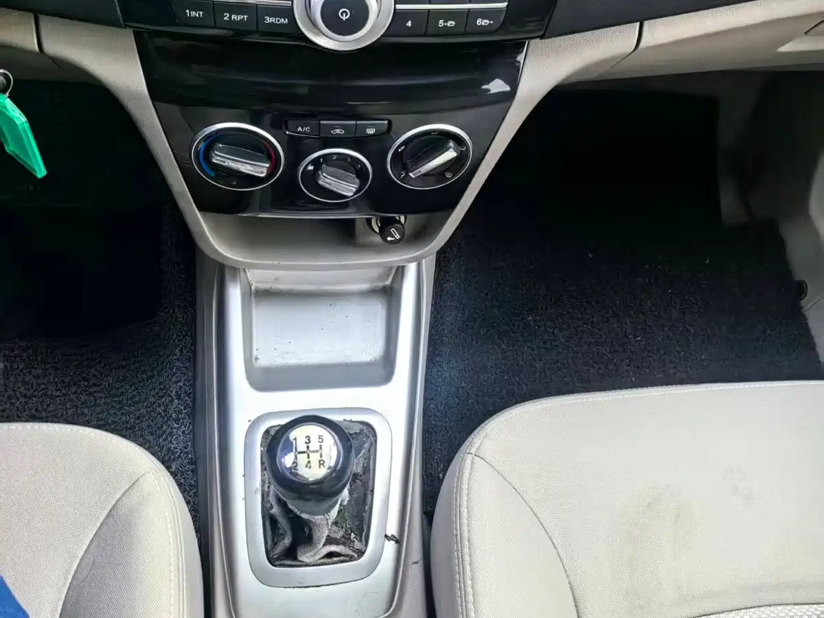 CHANG'AN YUEXIANG V3