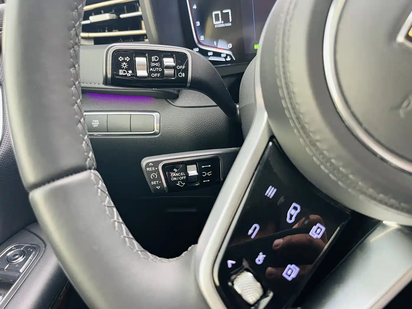 Hongqi HQ9 2023 2.0T Smart Connect Flag Enjoy Edition фото 17