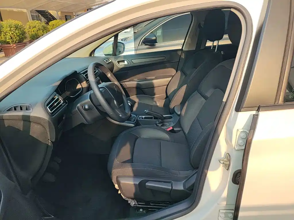 صورة 11 - Citroën C4 C-Quatre