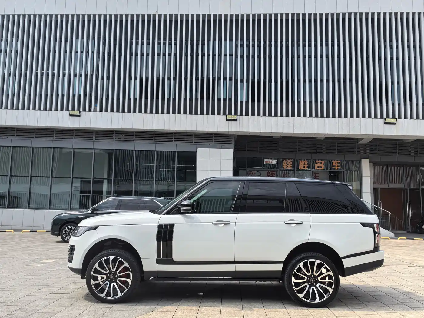 Land Rover Range Rover 2019 3.0 SCV6 Heritage Edition фото 6