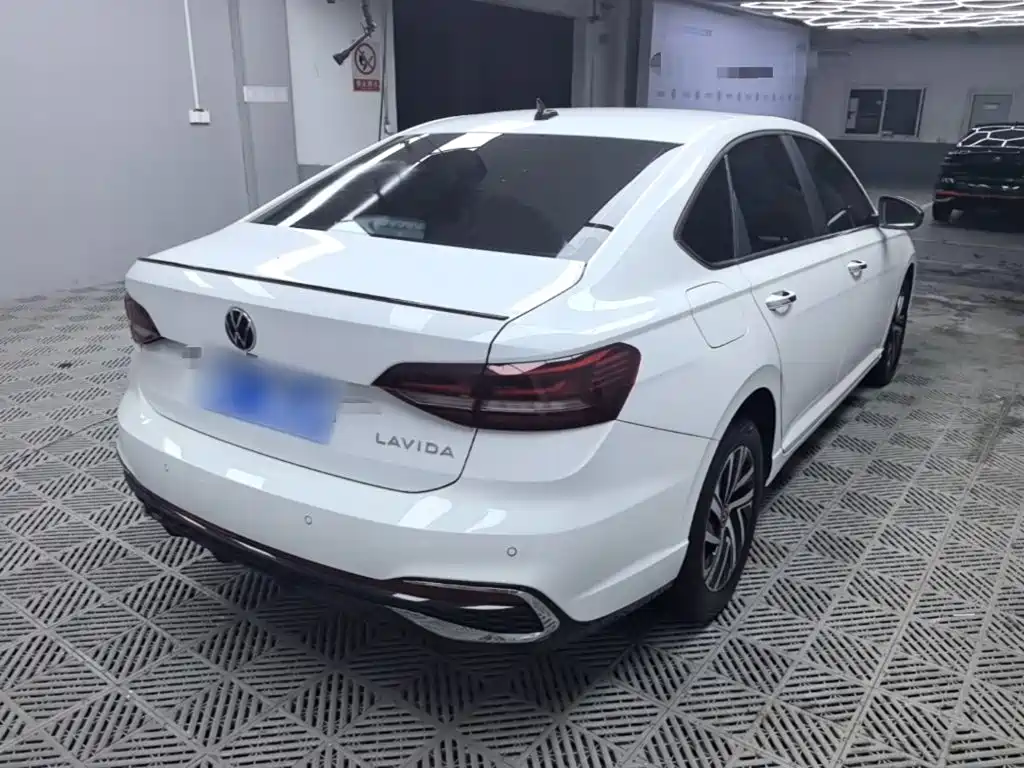 Фото 7 - Volkswagen Lavida