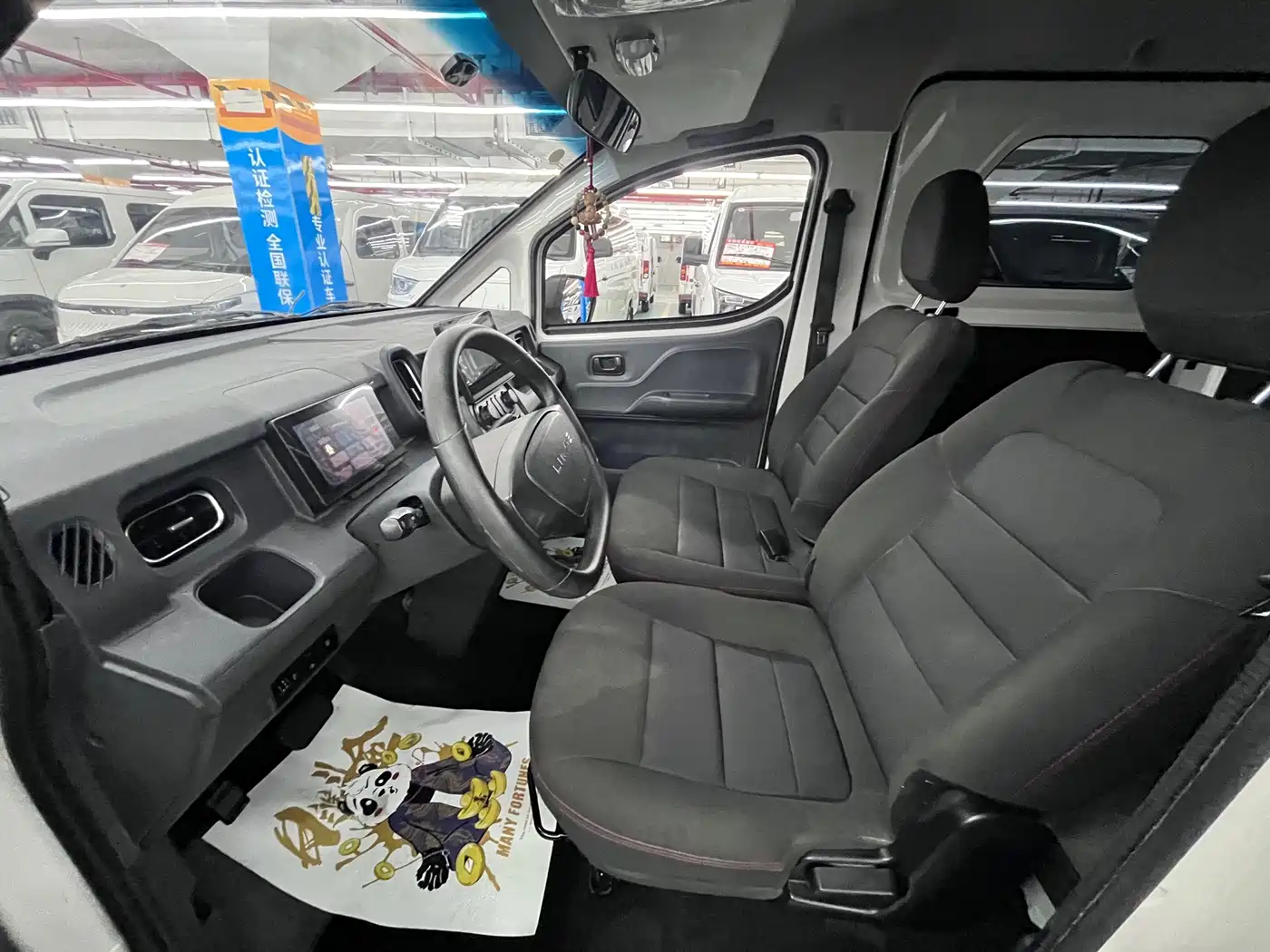 Yufeng Auto Yufeng Golden Warehouse 2025 2025 Passenger Version First Class Cabin