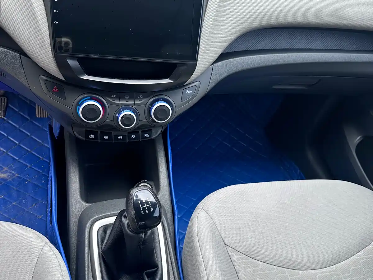 Chevrolet Sail 2018 Sail 3 1.5L Manual Ideal Sunroof фото 7
