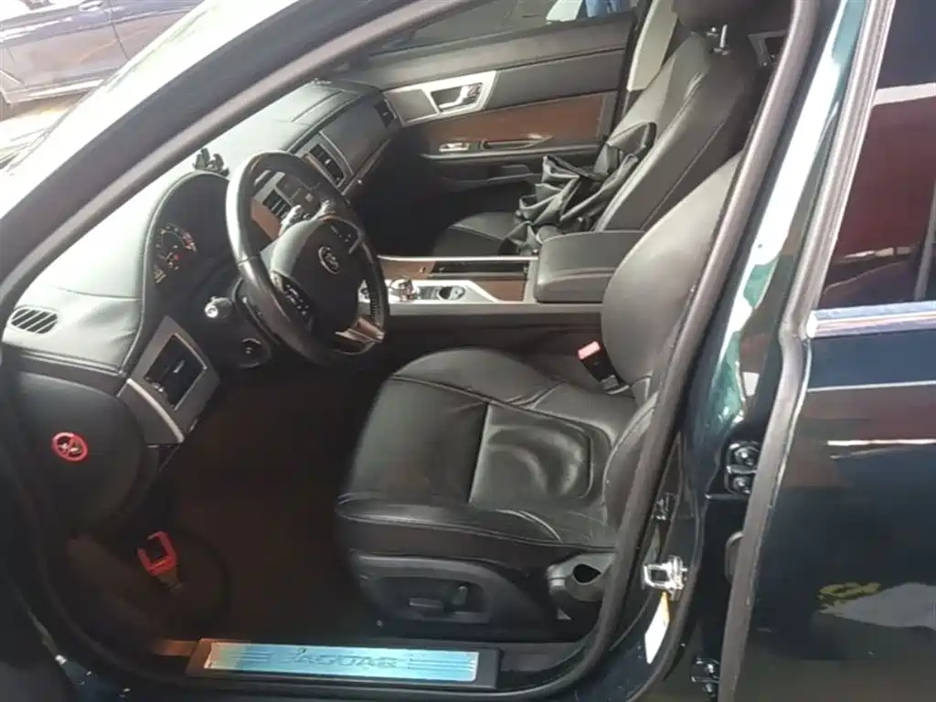 Jaguar XF 2014 2014 XF 2.0T Elegance Edition