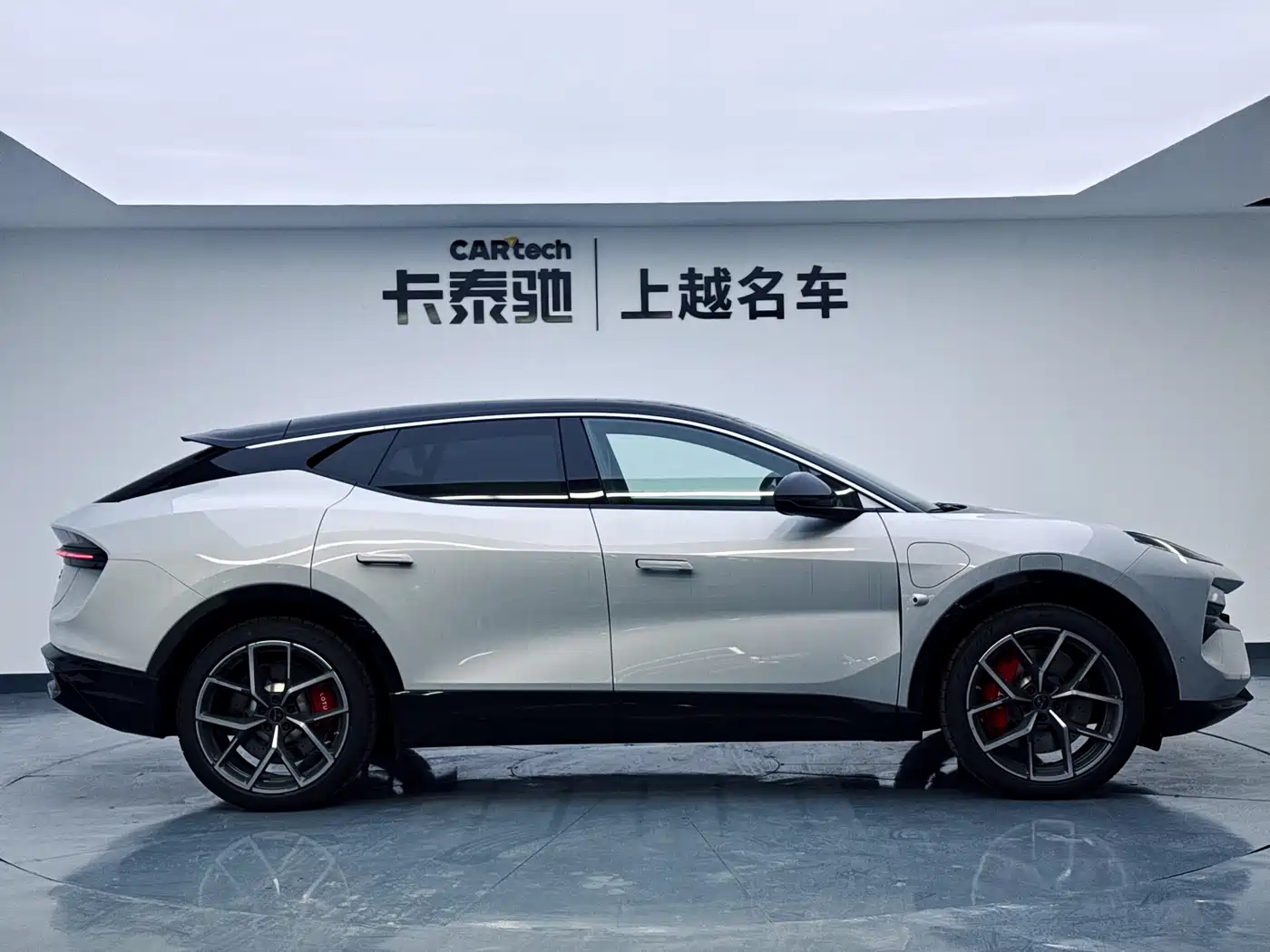 LOTUS SPORTS CAR ELETRE