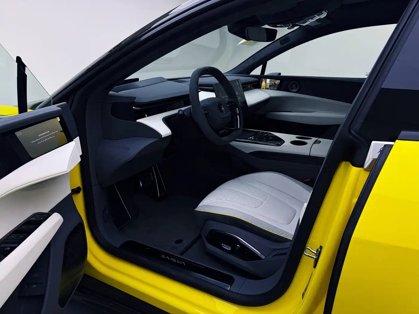 LOTUS SPORTS CAR EMEYA FLOWERS