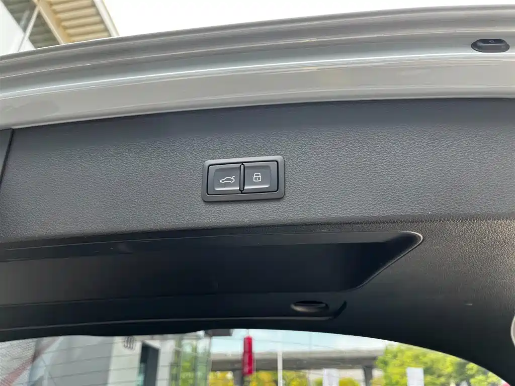Фото 8 - Audi Q2L