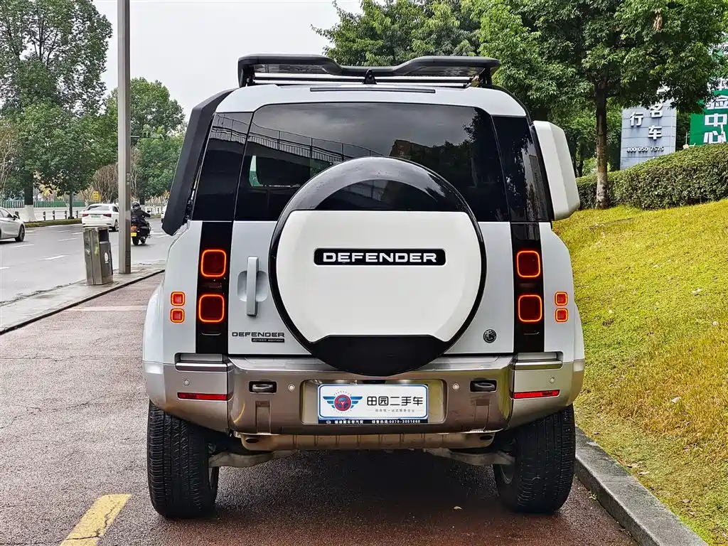 Land Rover Defender 2022 Model 90 2.0T P300 Tiger Ambition Edition фото 5