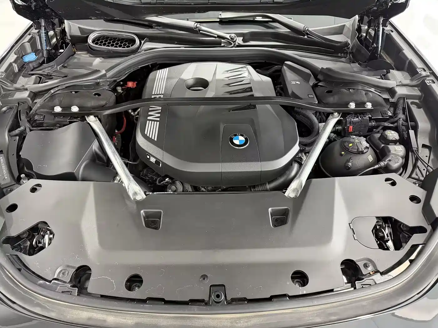BMW 7 Series 2023 740Li Exclusive M Sport Package фото 24