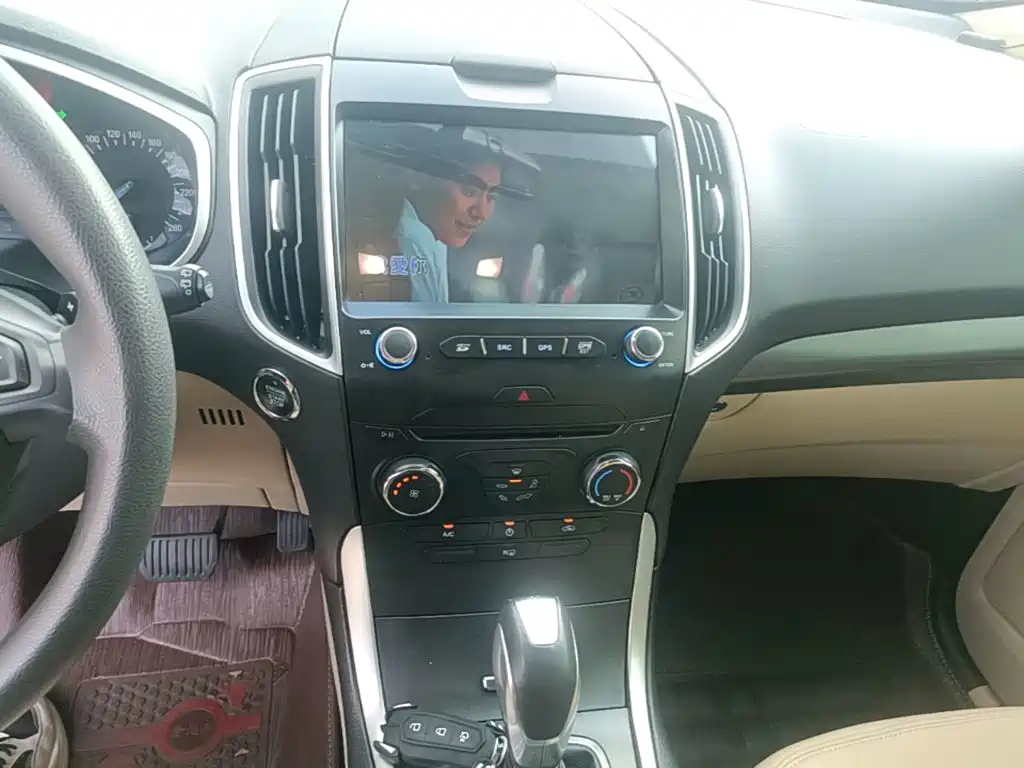 Фото 7 - Ford Edge