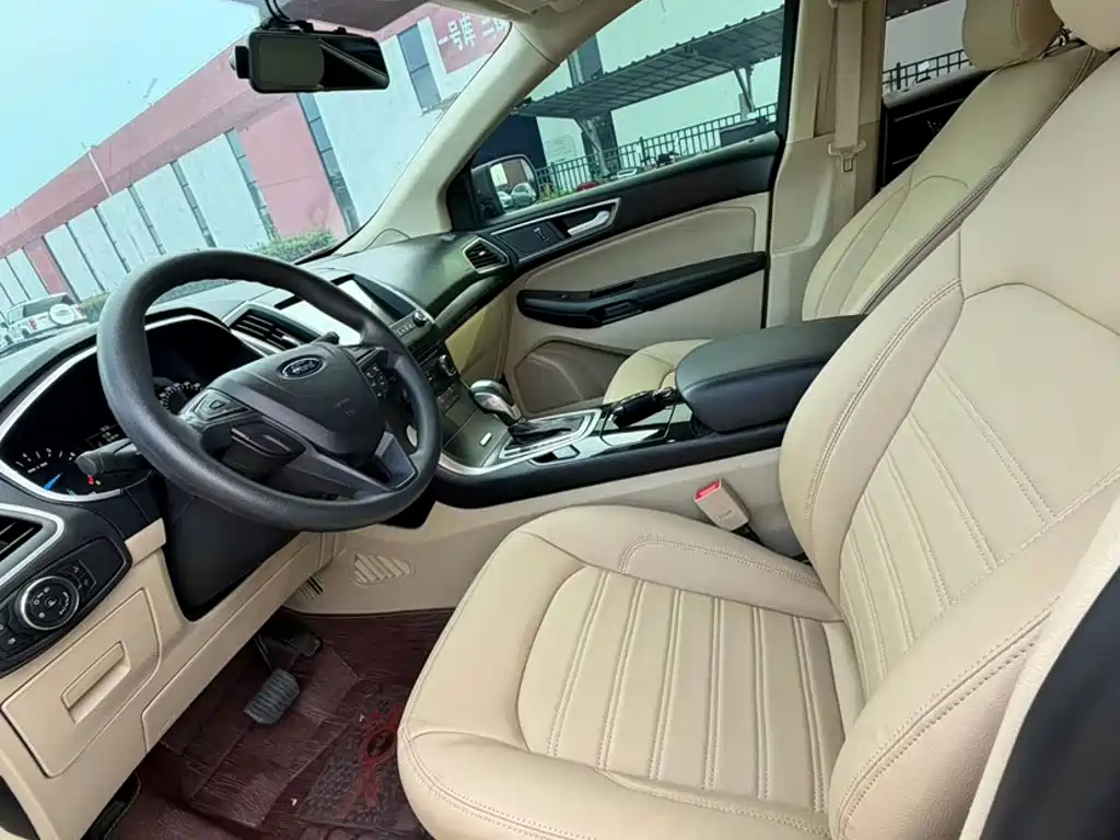 Фото 18 - Ford Edge