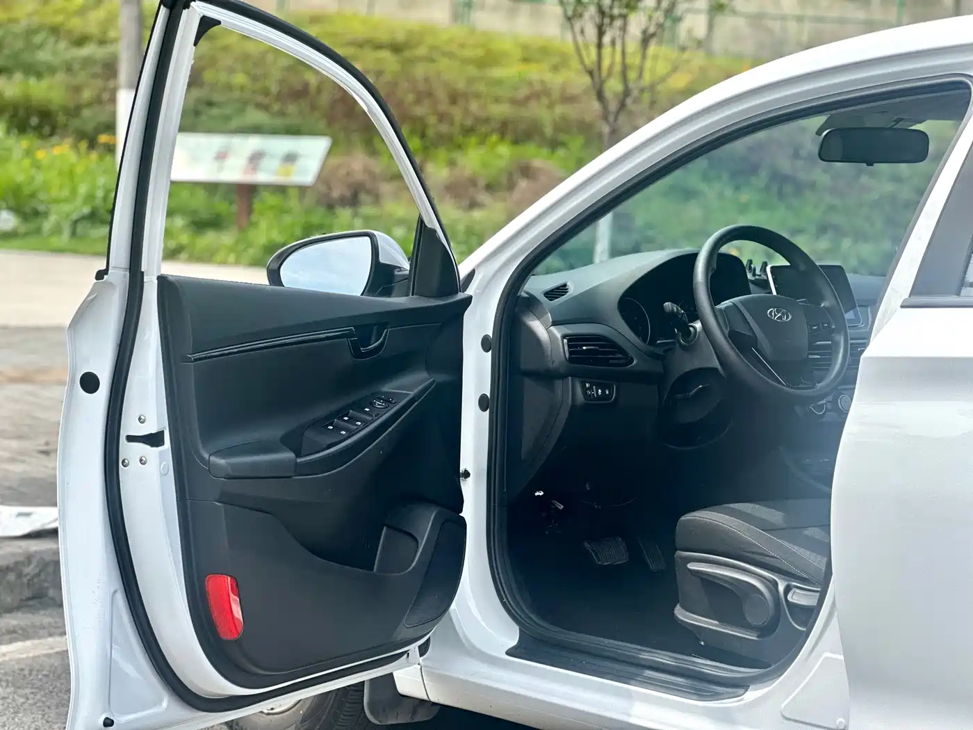 Hyundai Elantra 2018 1.6L Automatic Pleasing Edition GL China VI фото 19