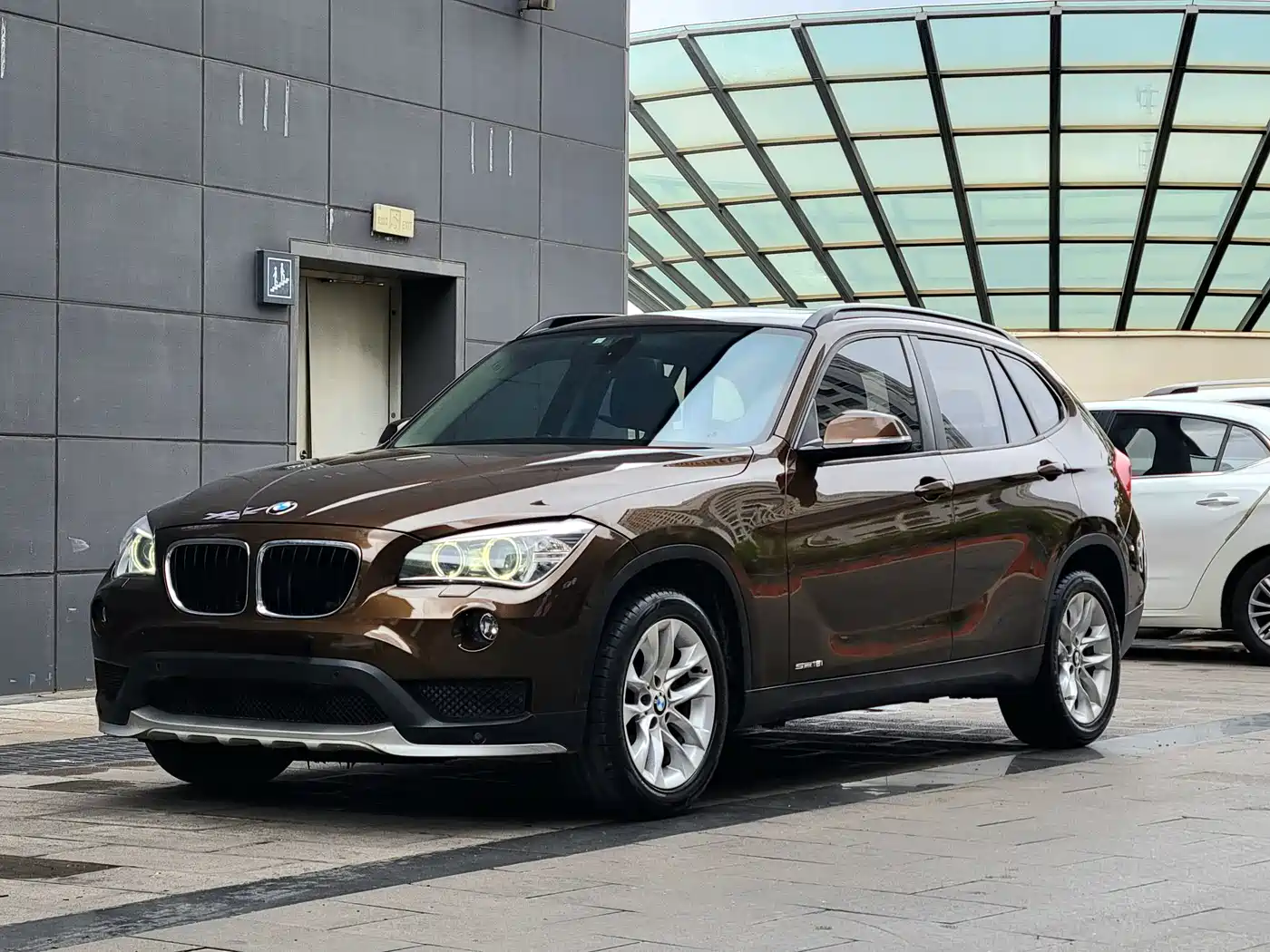 BMW X1 2014 sDrive18i Leading Edition