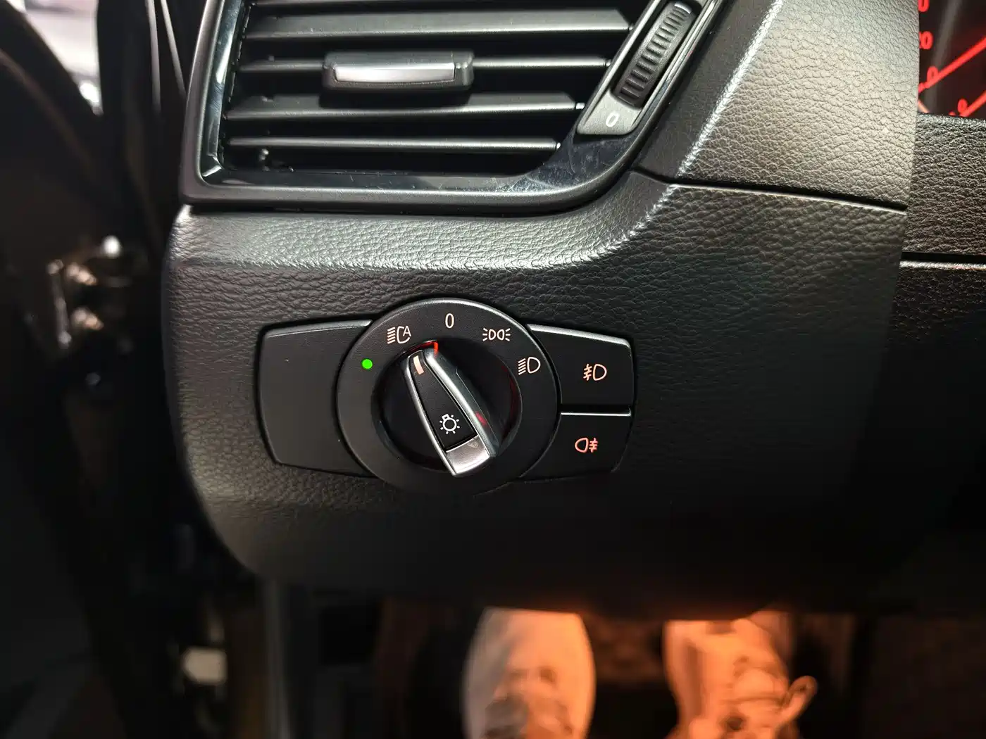 BMW X1 2014 sDrive18i Leading Edition фото 15