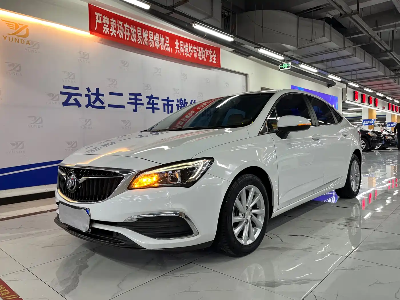Buick Verano 2018 Sedan 15S Automatic Progressive фото 2