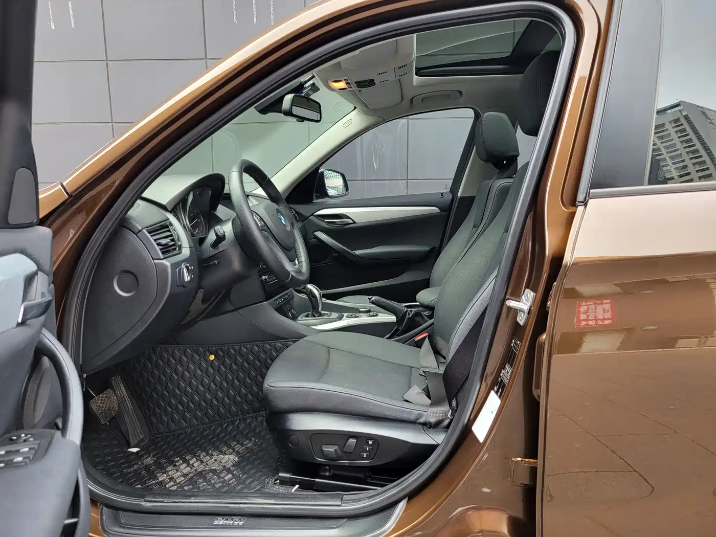 BMW X1 2014 sDrive18i Leading Edition фото 4