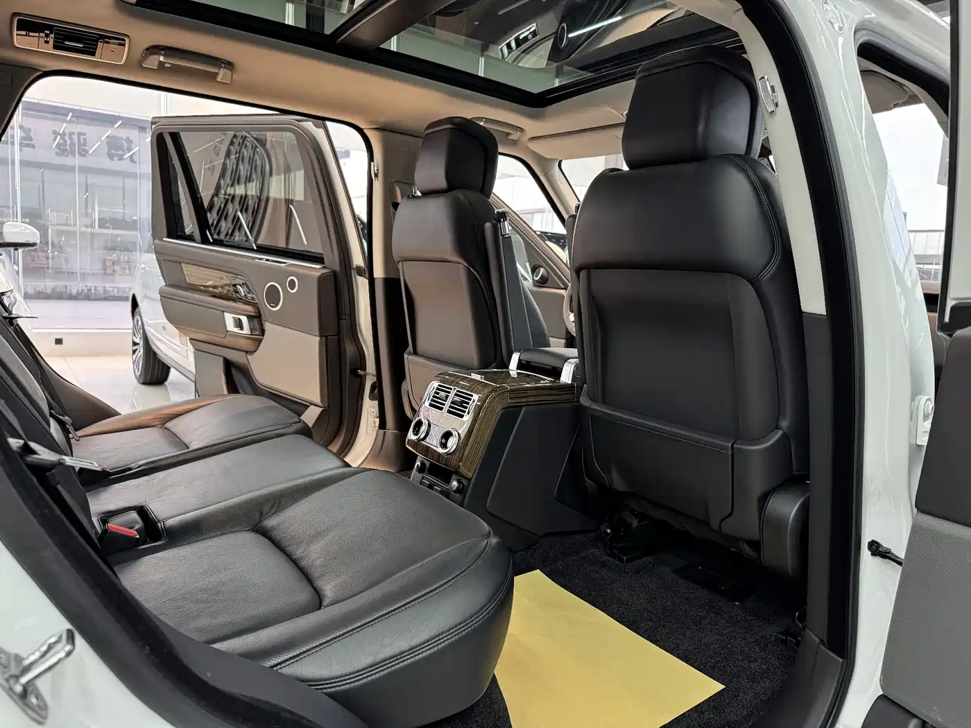 Land Rover Range Rover 2018 3.0 SC V6 Vogue SE Genesis Extended Edition фото 9