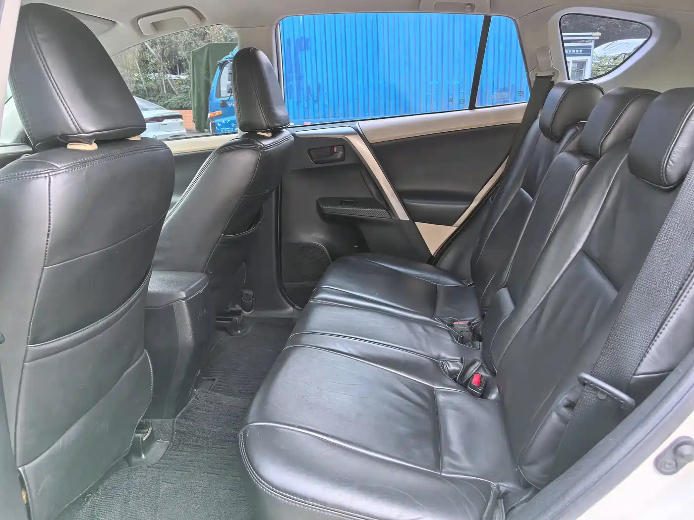 Toyota RAV4 Rongfang 2015 2.0L CVT 2WD Urban Edition фото 8