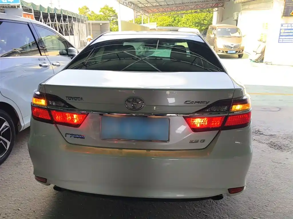 Toyota Camry 2015 2.5G Luxury Navigation Edition фото 6