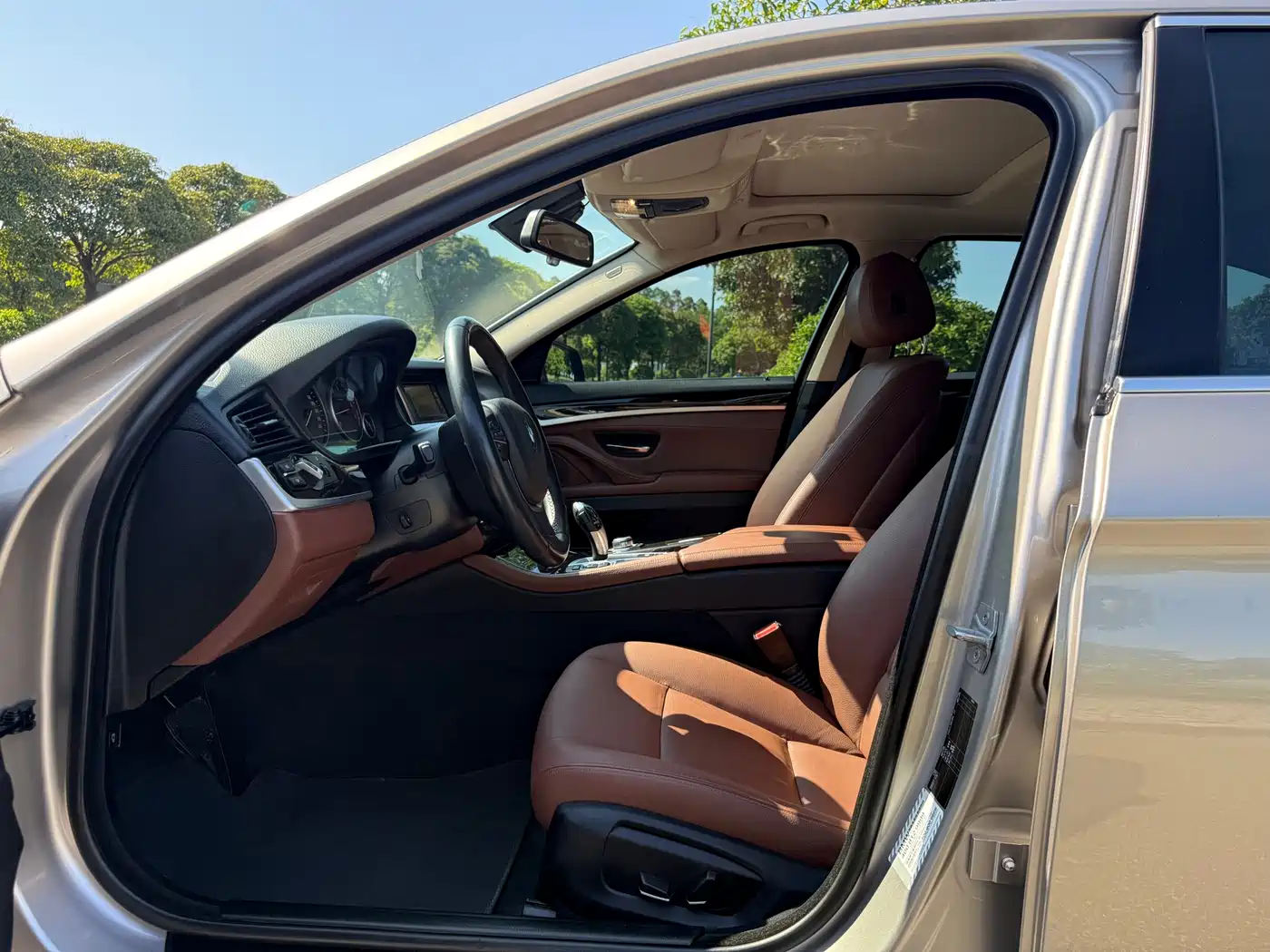 BMW 5 Series 2017 525Li Leading Edition фото 8