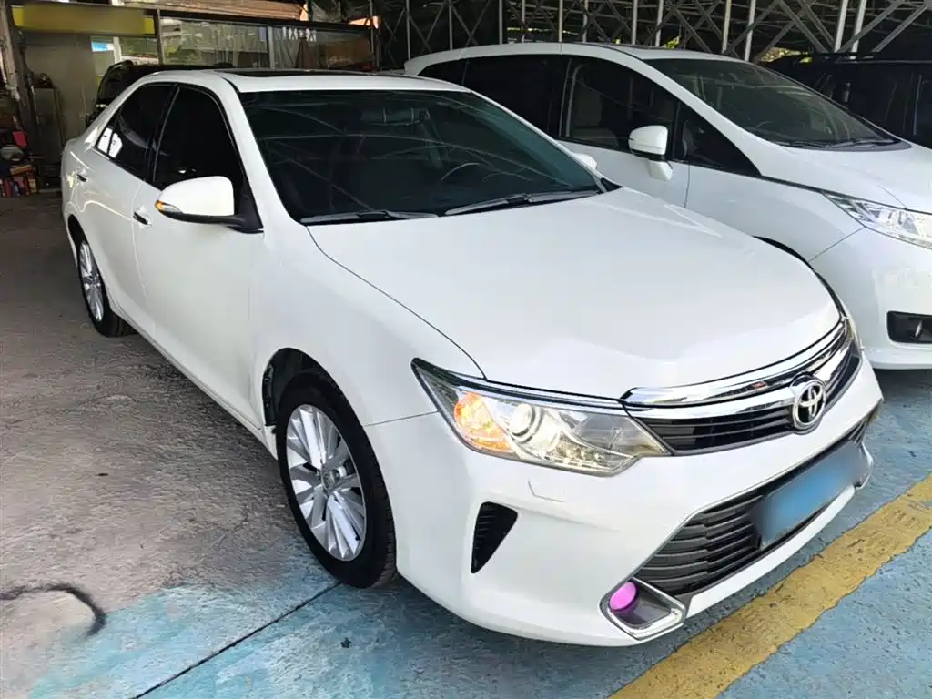 Toyota Camry 2015 2.5G Luxury Navigation Edition фото 4
