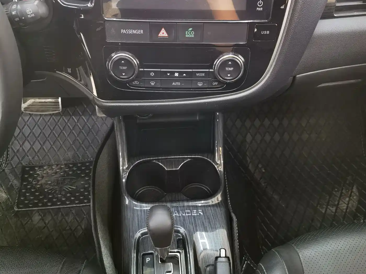 MITSUBISHI OUTLANDER
