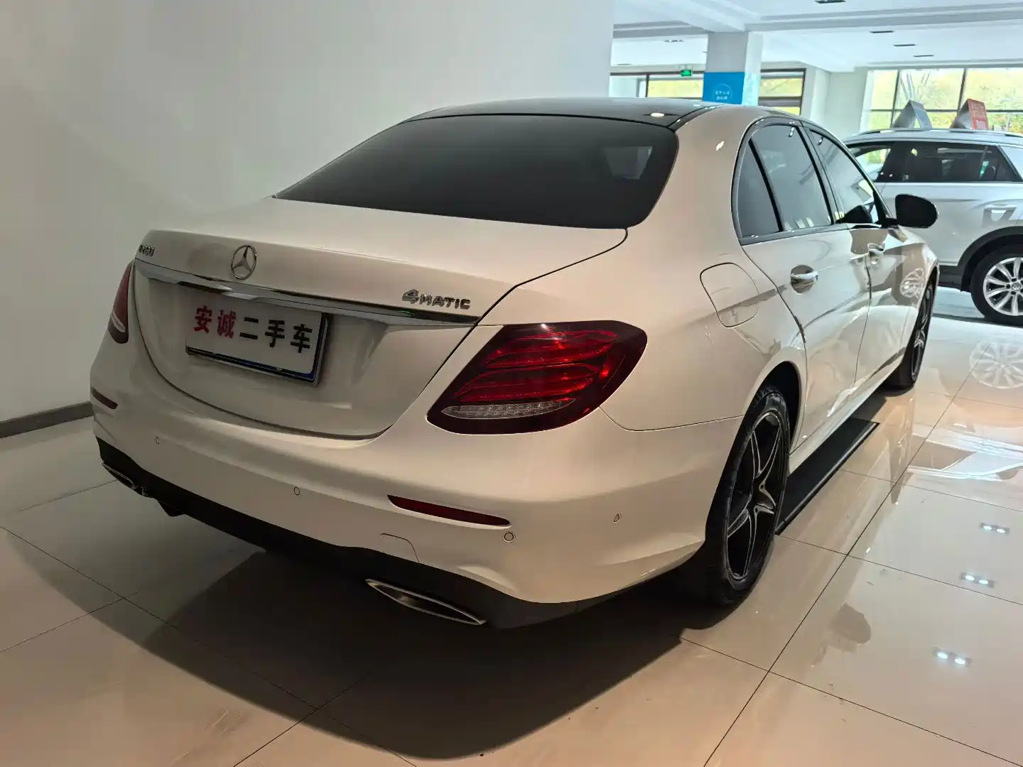 Фото 4 - Mercedes-Benz E-Class (Import)