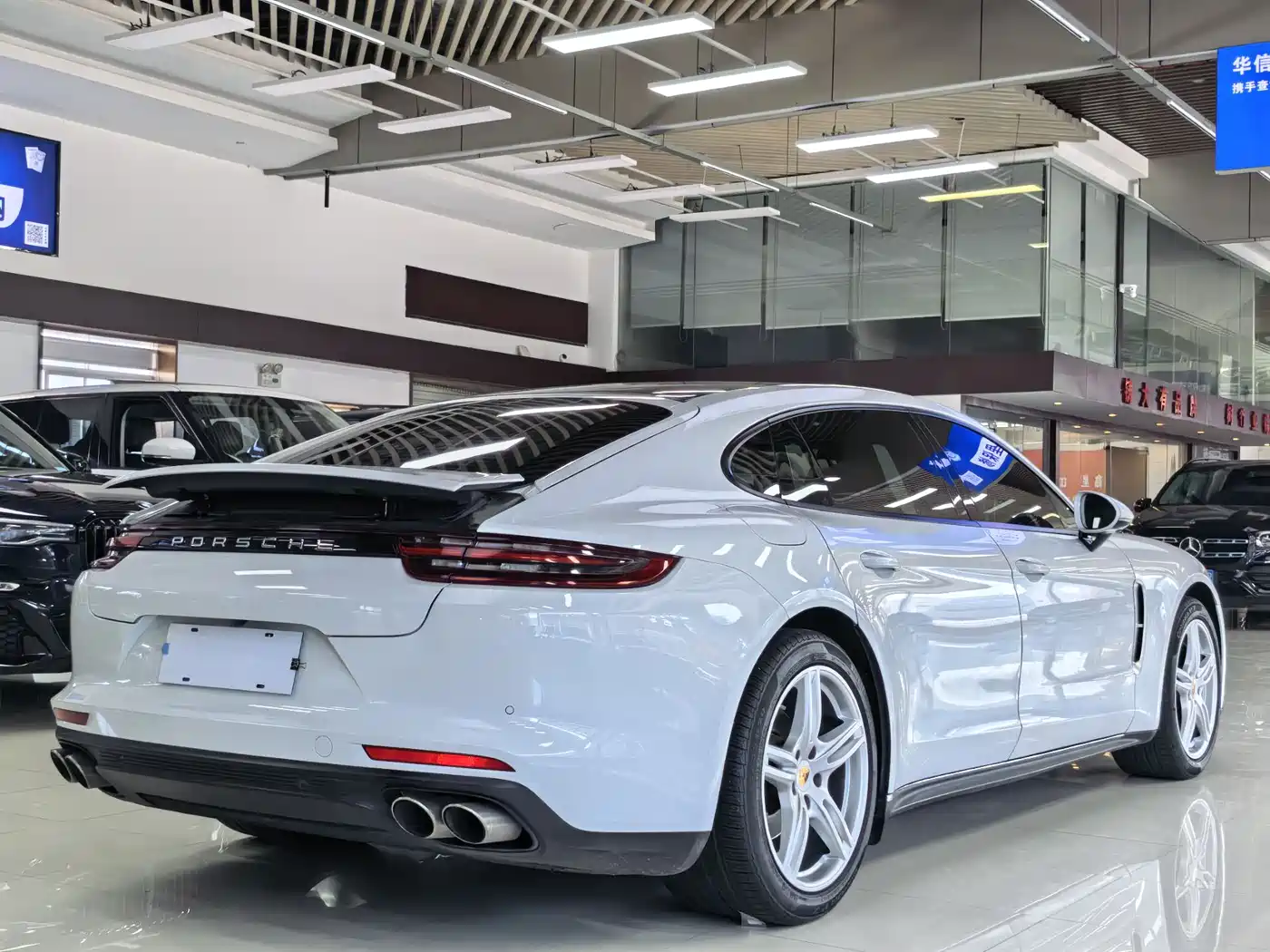 Porsche Panamera 2017 Panamera 4 Executive Long Wheelbase 3.0T фото 13