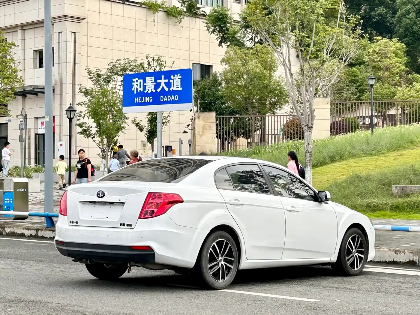 Besturn B50 2014 2013 1.8L Automatic Premium