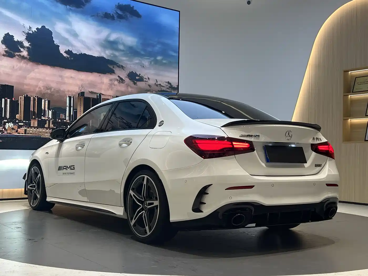 Mercedes-Benz A-Class AMG 2024 Facelift AMG A 35 L 4MATIC фото 5