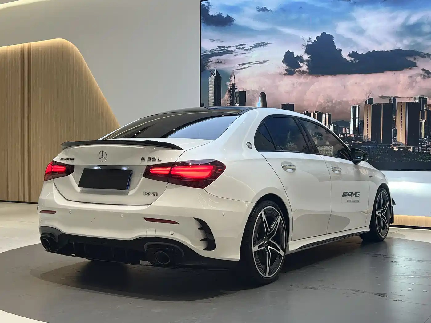 Mercedes-Benz A-Class AMG 2024 Facelift AMG A 35 L 4MATIC фото 6