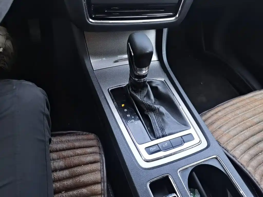 Roewe i6 2017 2017 20T Auto Flagship Edition