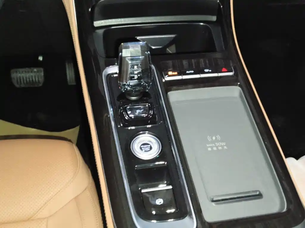 Photo 14 - Geely Boyue L