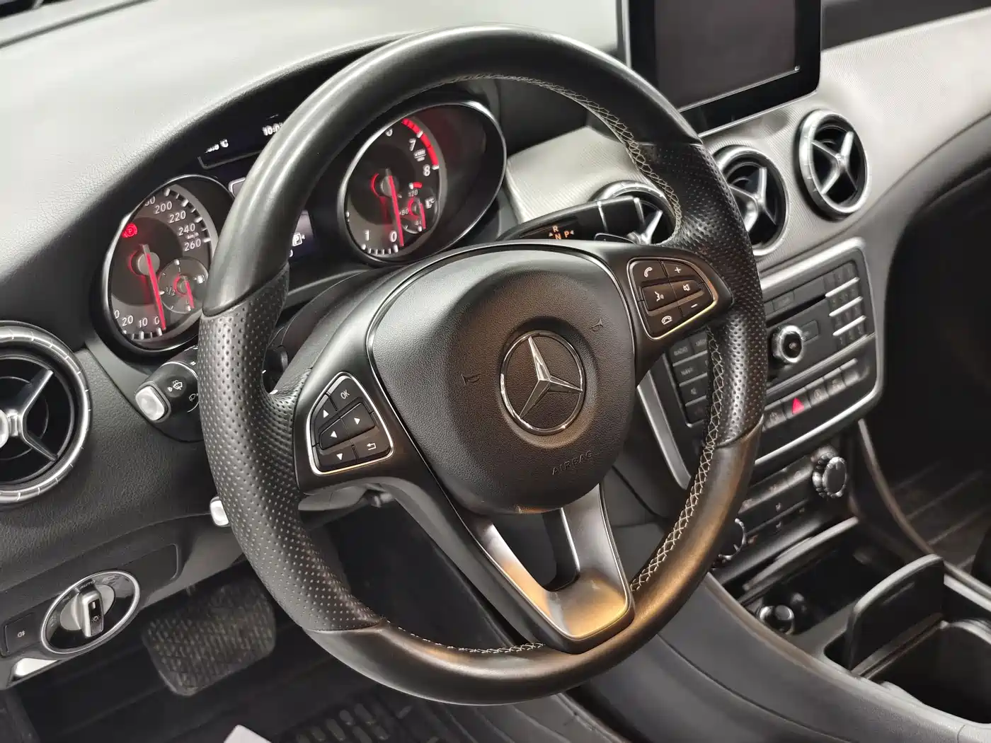 Mercedes-Benz CLA (Import) 2015 CLA 200 фото 5
