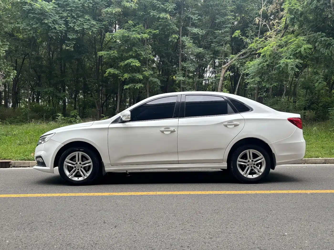 Besturn B30 2019 2019 1.6L Automatic Comfort