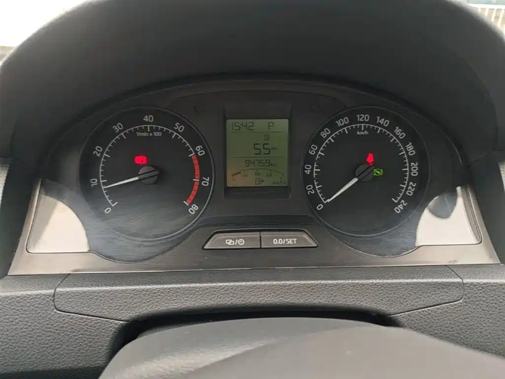 Škoda Rapid 2016 1.6L Automatic Pioneer Edition фото 12