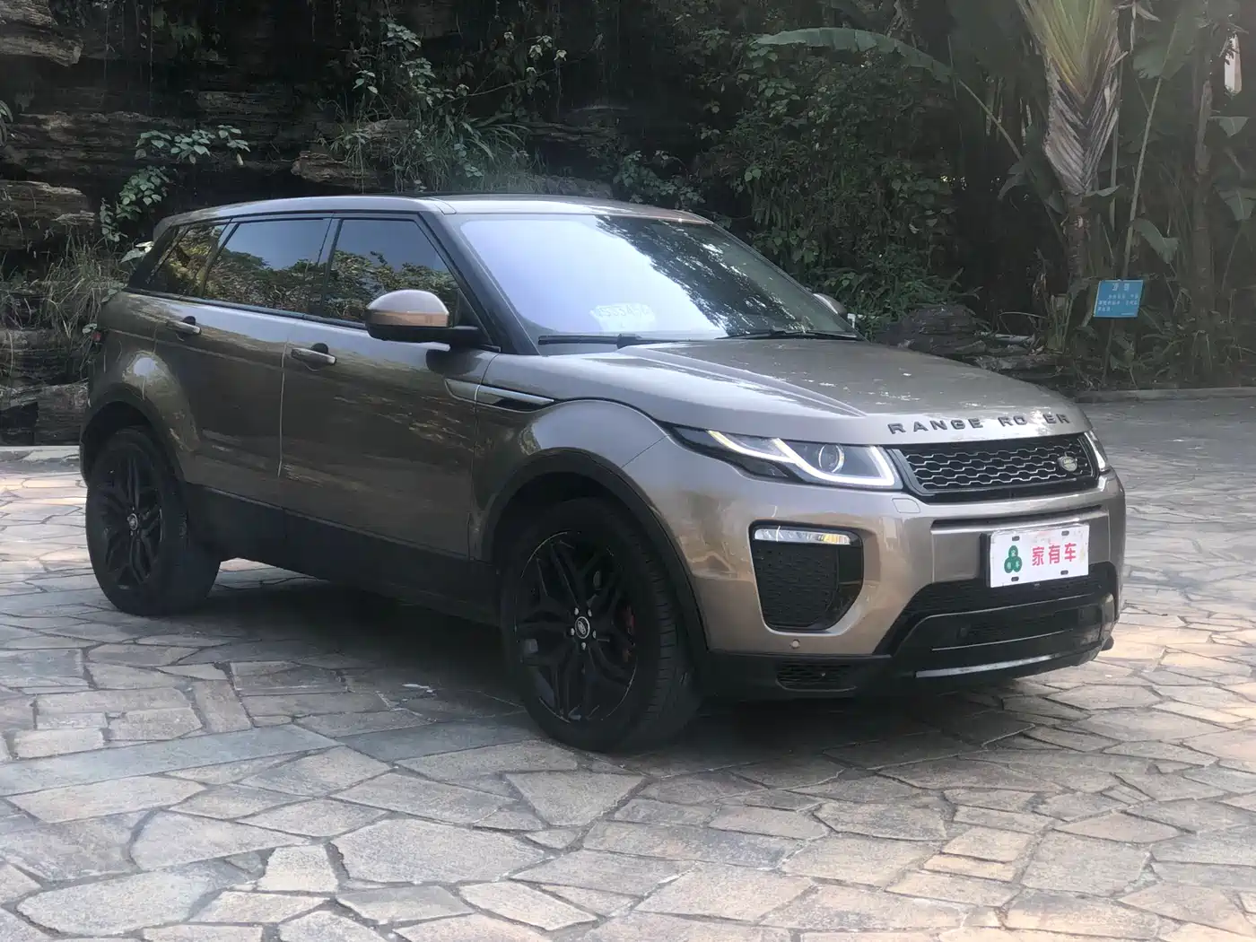 Land Rover Range Rover Evoque 2017 2.0T SE Smart Shine Edition фото 3