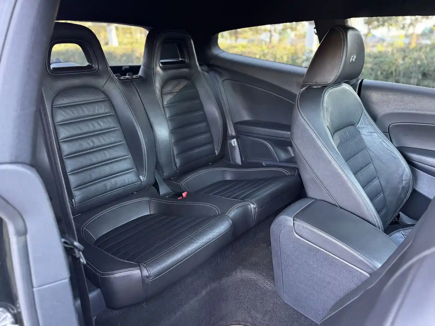 Volkswagen Scirocco 2011 Model R 2.0TSI фото 18