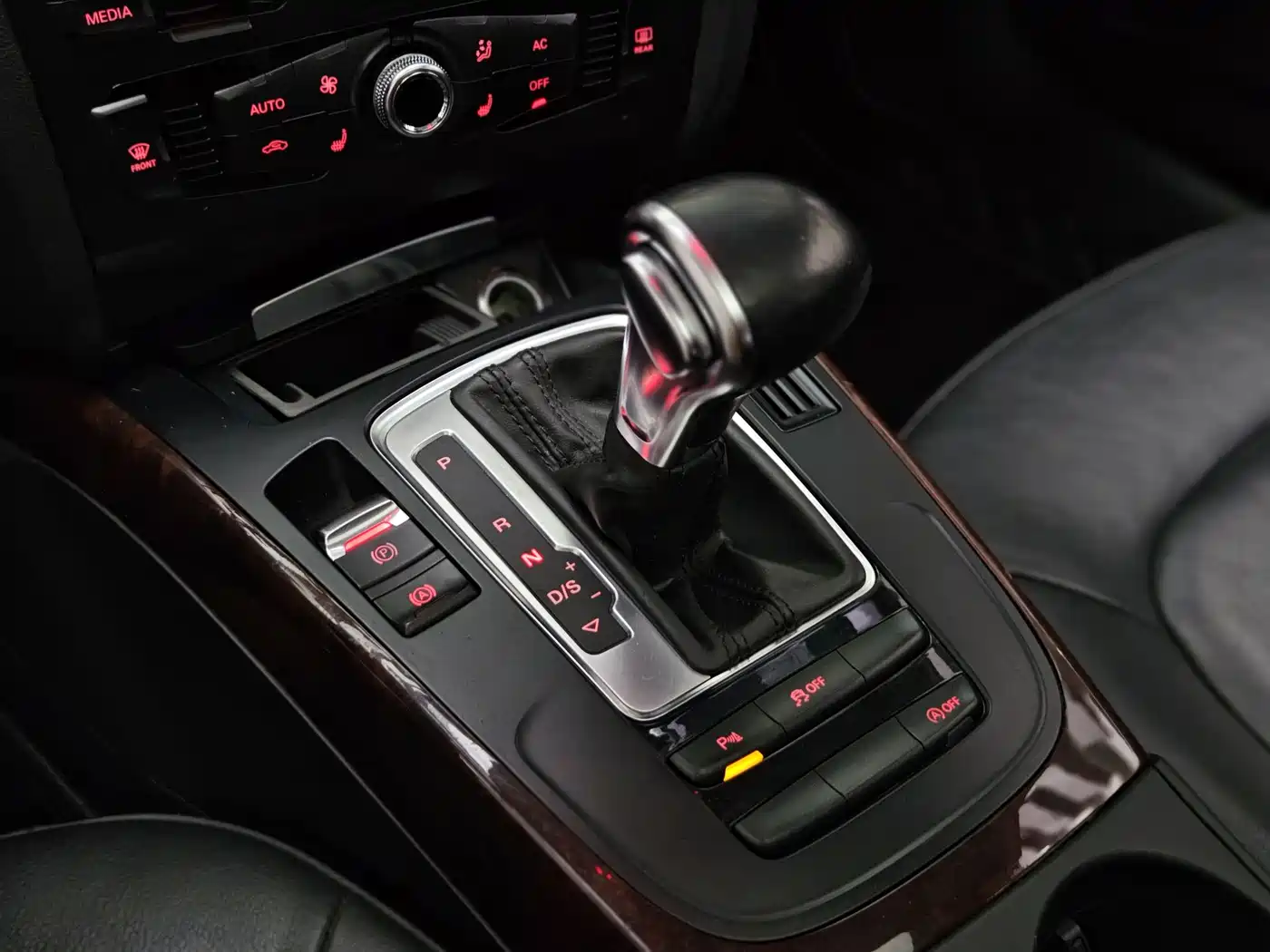 Audi A4L 2013 35 TFSI Automatic Comfort фото 18
