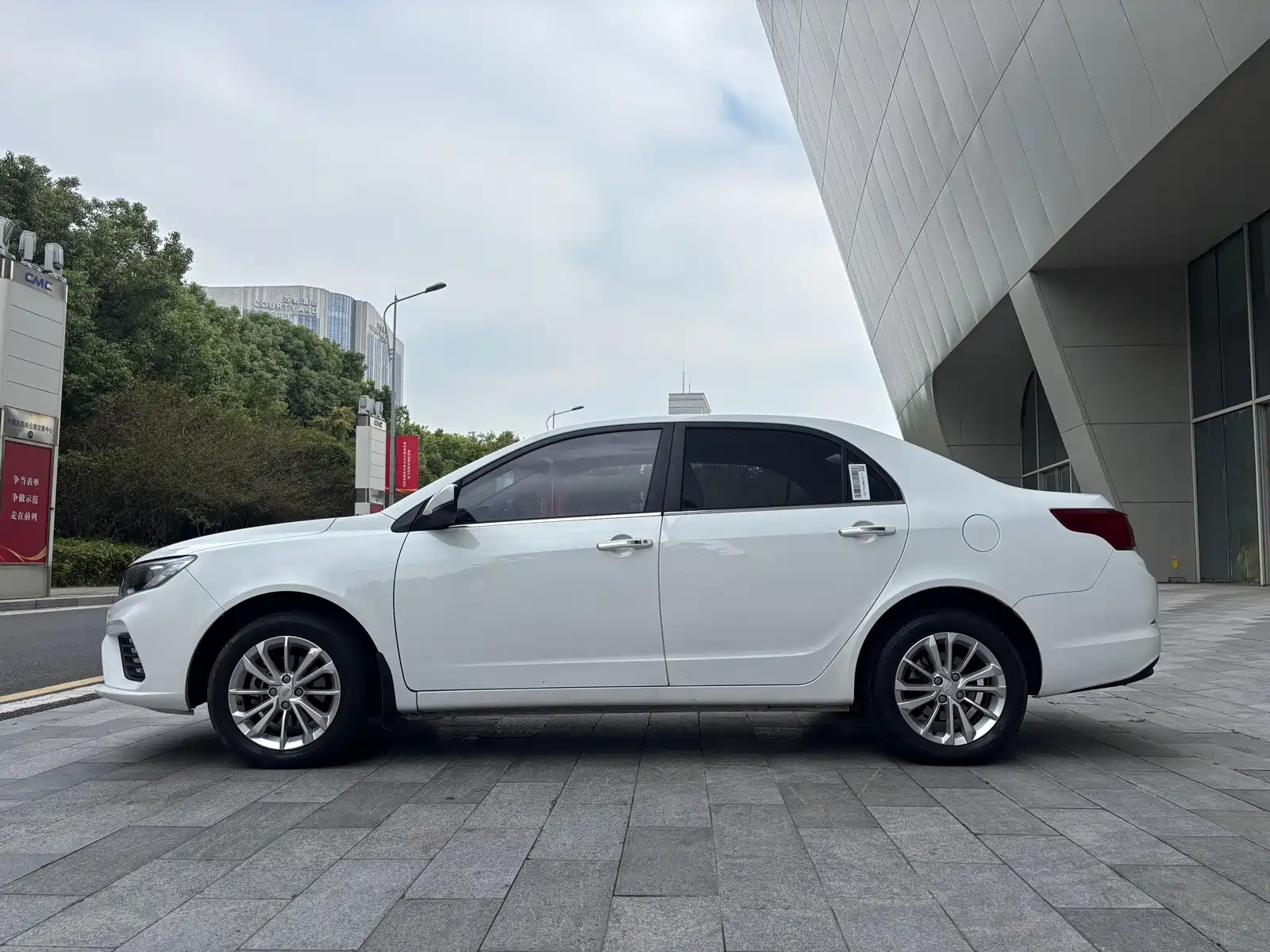 Фото 5 - Geely Vision