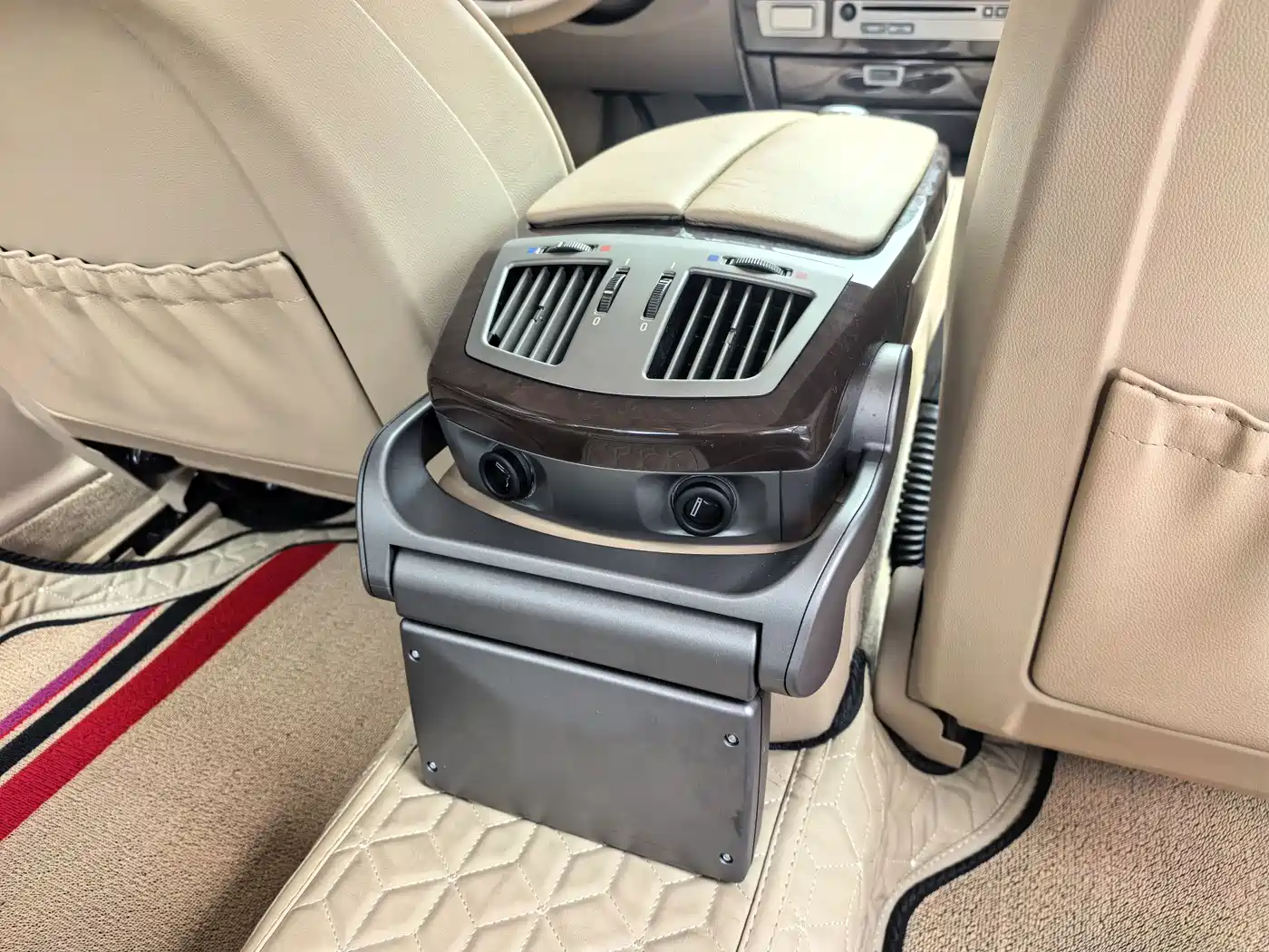 BMW 7 Series 2008 Model 730Li Leading фото 13