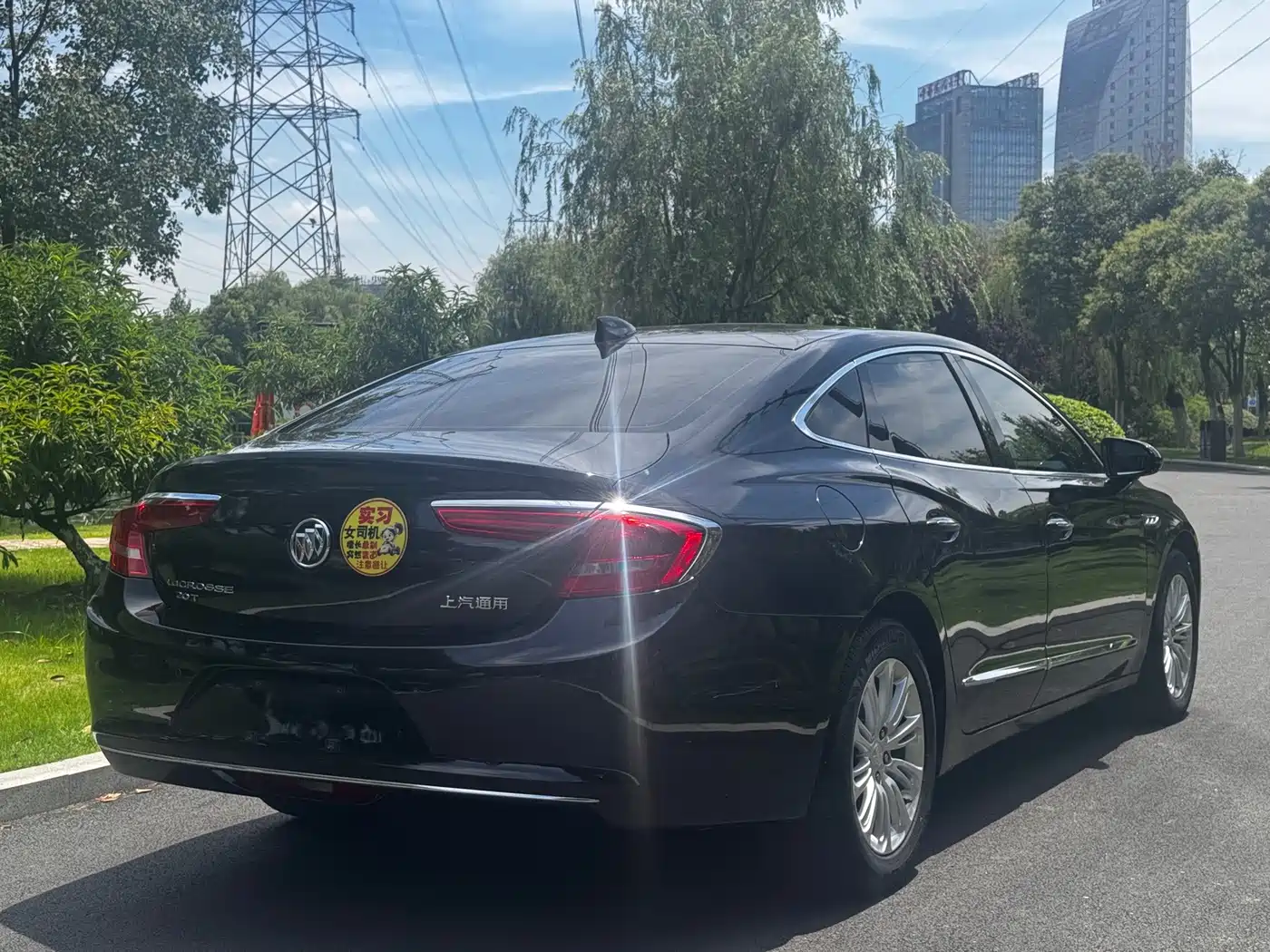 Photo 5 - Buick LaCrosse