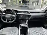 Photo 15 - Audi e-tron