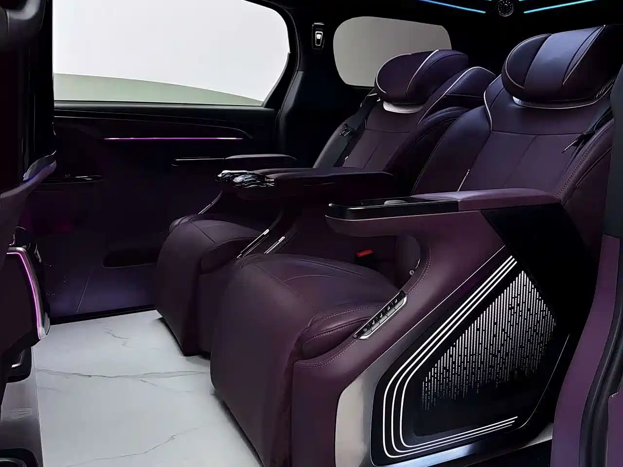 Buick GL8 2025 Land Business Class First Edition фото 17